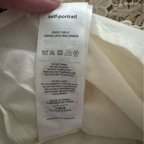 SELF-PORTRAIT Girls Embellished guipure lace dress
Cream color size 7-8 - Picture 13 of 13